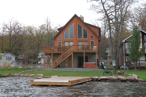 Beautiful Lakefront Home - Hot Tub, Sauna, Pool Table