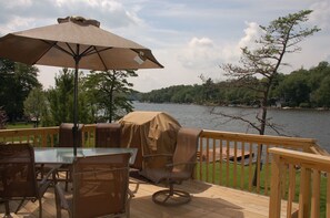 Outdoor dining - Beautiful Lakefront Home - Hot Tub, Sauna, Pool Table (Lake Harmony)