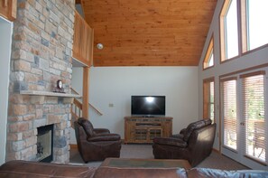 TV, fireplace, video games, DVD player - Beautiful Lakefront Home - Hot Tub, Sauna, Pool Table (Lake Harmony)