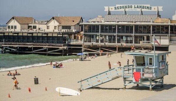 Beach nearby, sun loungers, beach towels