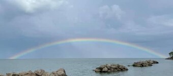 "Deja Blue" unit 5, 1 Bdrm, lower-level apartment on Lake