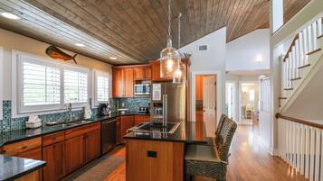 冰箱、微波炉、烤箱、炉灶