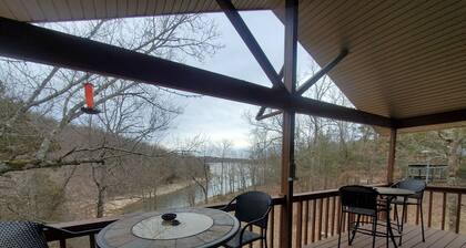 Hojo's-Lakefront-Lakeview Home in a Private Setting-Marina Nearby-Community Pool