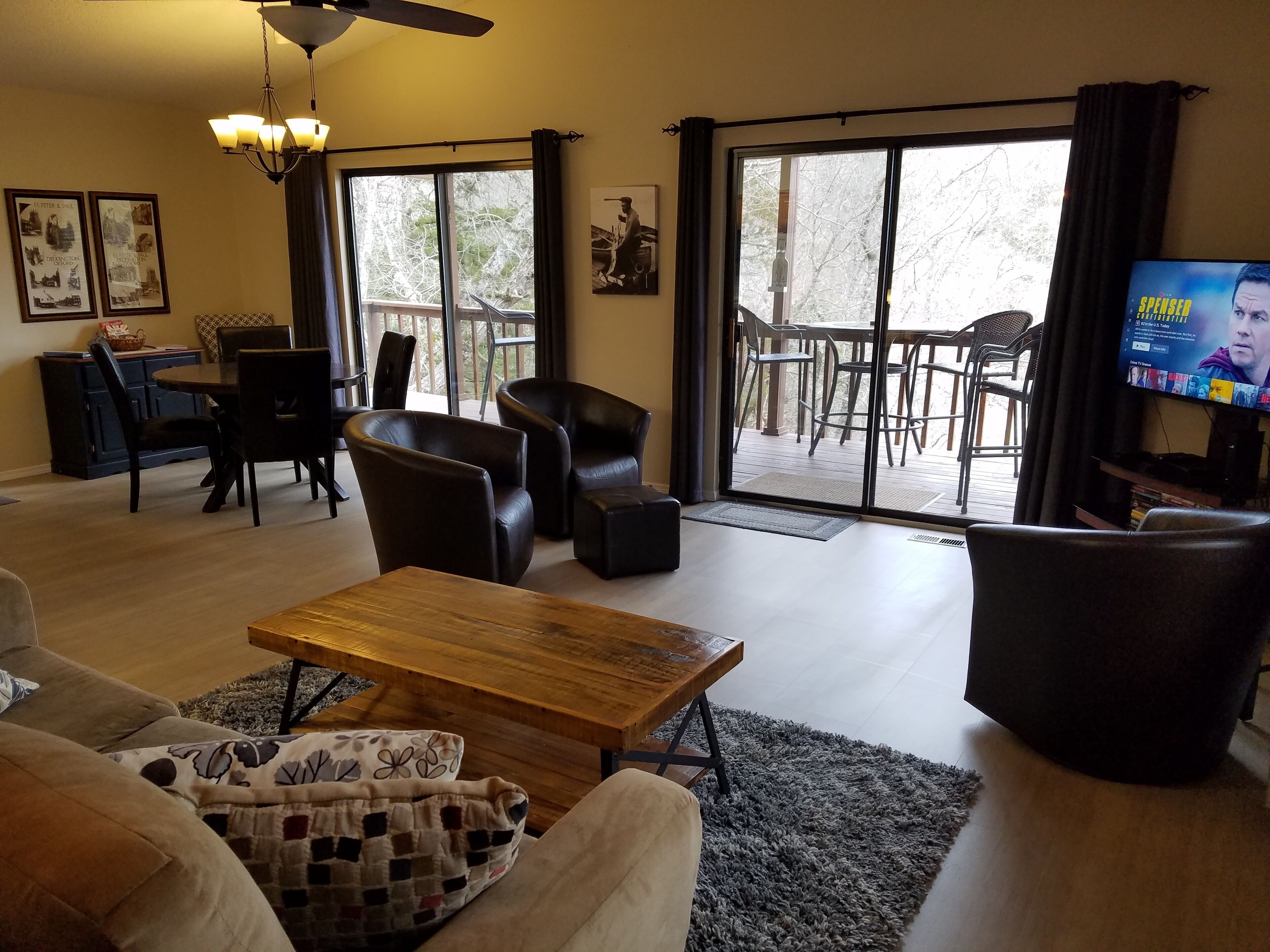 HOJO's-Lakefront-Lakeview Home in a Private Setting-Marina Nearby-Community Pool