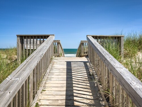 Oceanfront-Modern-Romantic Getaway