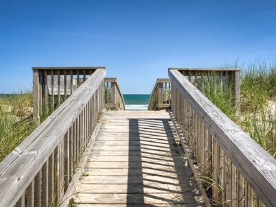 Oceanfront-Modern-Romantic Getaway