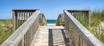 Oceanfront-Modern-Romantic Getaway