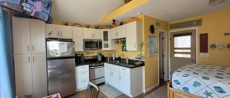 冰箱、微波炉、烤箱、炉灶