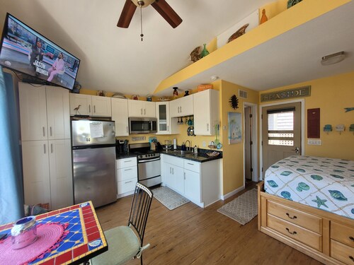 Oceanfront-Modern-Romantic Getaway