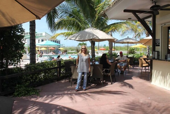 Outdoor dining - Beautiful Ocean Village Condo - Private Beach/Golf/Tennis/Pool (Fort Pierce)