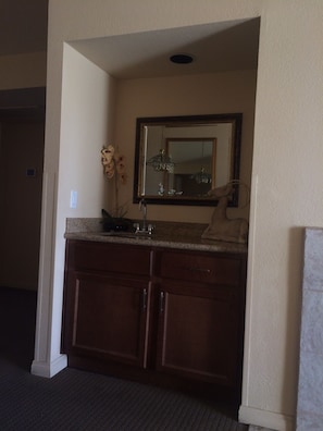 Interior - Condo Oasis at Desert Breezes Resort near Indian Wells Tennis Center (Palm Desert)