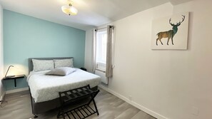 2 chambres, bureau, chambres insonorisées, fer et planche à repasser