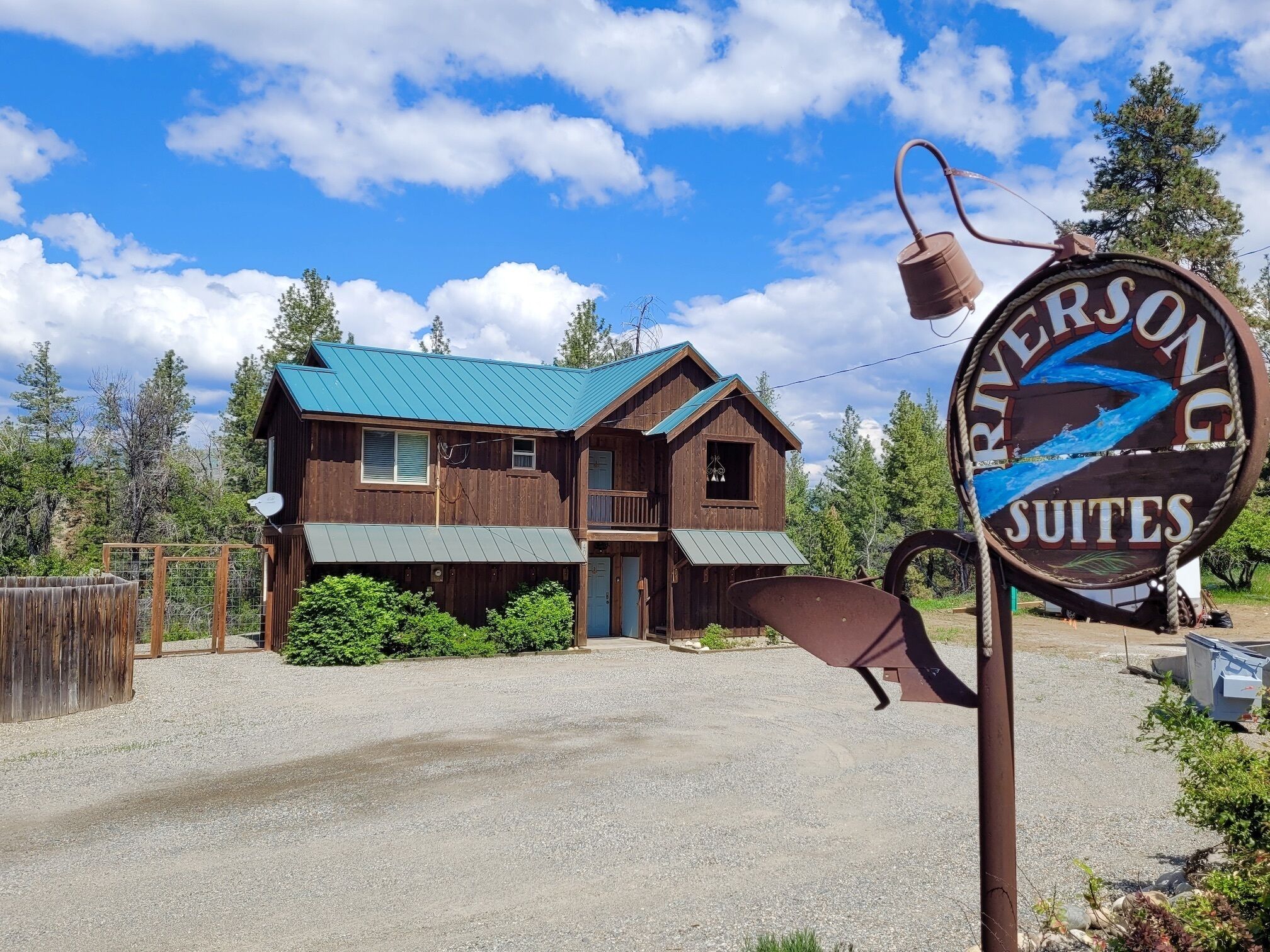 RiverSong Suites, Winthrop River-View, 2-Bdrm Apt