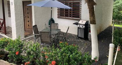 'JOJO'S HIDEAWAY' BEAUTIFUL BEACH BUNGALOW END UNIT W/ UPGRADED INFINITY POOL