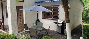 'JOJO'S HIDEAWAY' BEAUTIFUL DETACHED BEACH VILLA W/ 2026 UPGRADED INFINITY POOL
