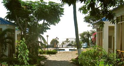 'JOJO'S HIDEAWAY' BEAUTIFUL DETACHED BEACH VILLA W/ 2026 UPGRADED INFINITY POOL
