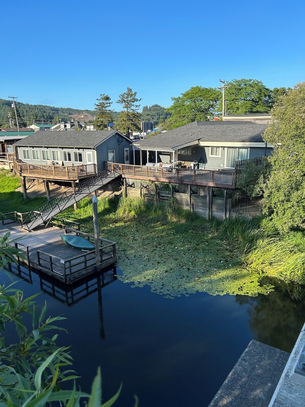 Exterior - 10 Mile Lake Home 4 bedroom 2 1/2 bath sleeps 10. Ride ATV;s to dunes from home (Lakeside)