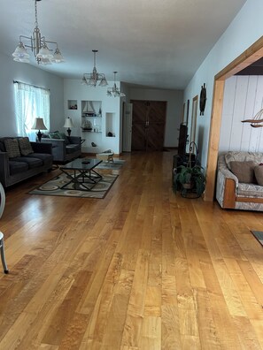 Interior - 10 Mile Lake Home 4 bedroom 2 1/2 bath sleeps 10. Ride ATV;s to dunes from home (Lakeside)