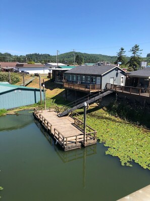 Exterior - 10 Mile Lake Home 4 bedroom 2 1/2 bath sleeps 10. Ride ATV;s to dunes from home (Lakeside)