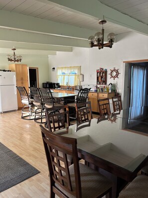 Dining - 10 Mile Lake Home 4 bedroom 2 1/2 bath sleeps 10. Ride ATV;s to dunes from home (Lakeside)