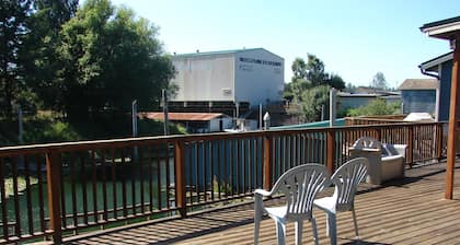 BEEINDRUCKEND! Auf dem Wasser 4-Schlafzimmer 3-Badezimmer für 10-12 Personen