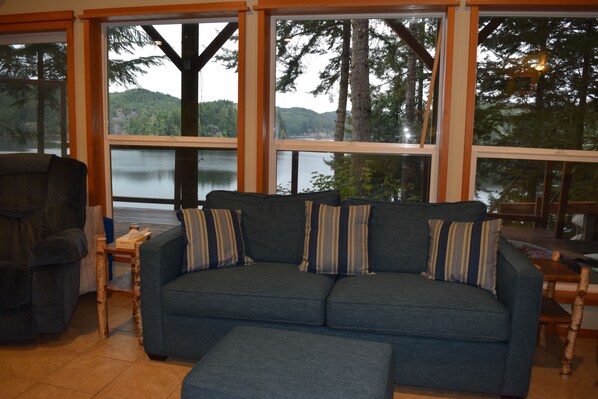 Smart TV, DVD player, table football, ping pong