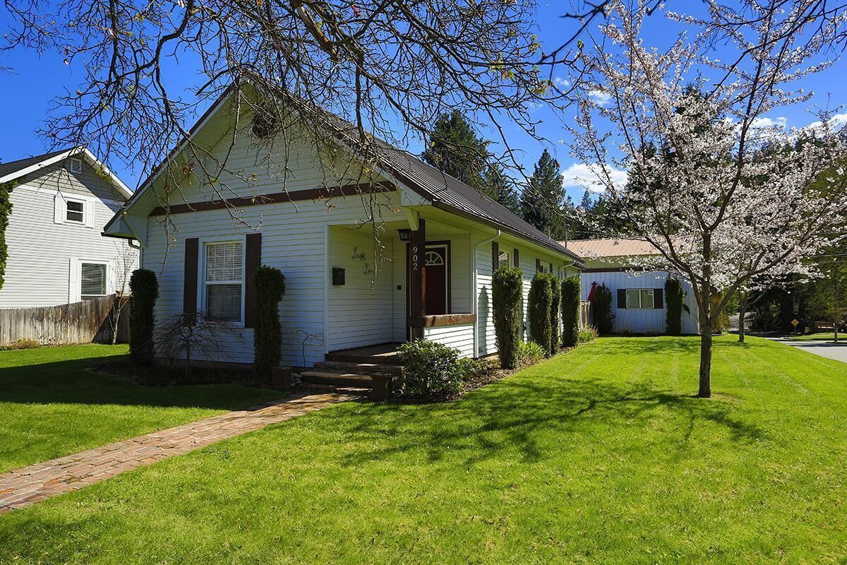 COTTAGE IN DOWNTOWN COEUR d'ALENE