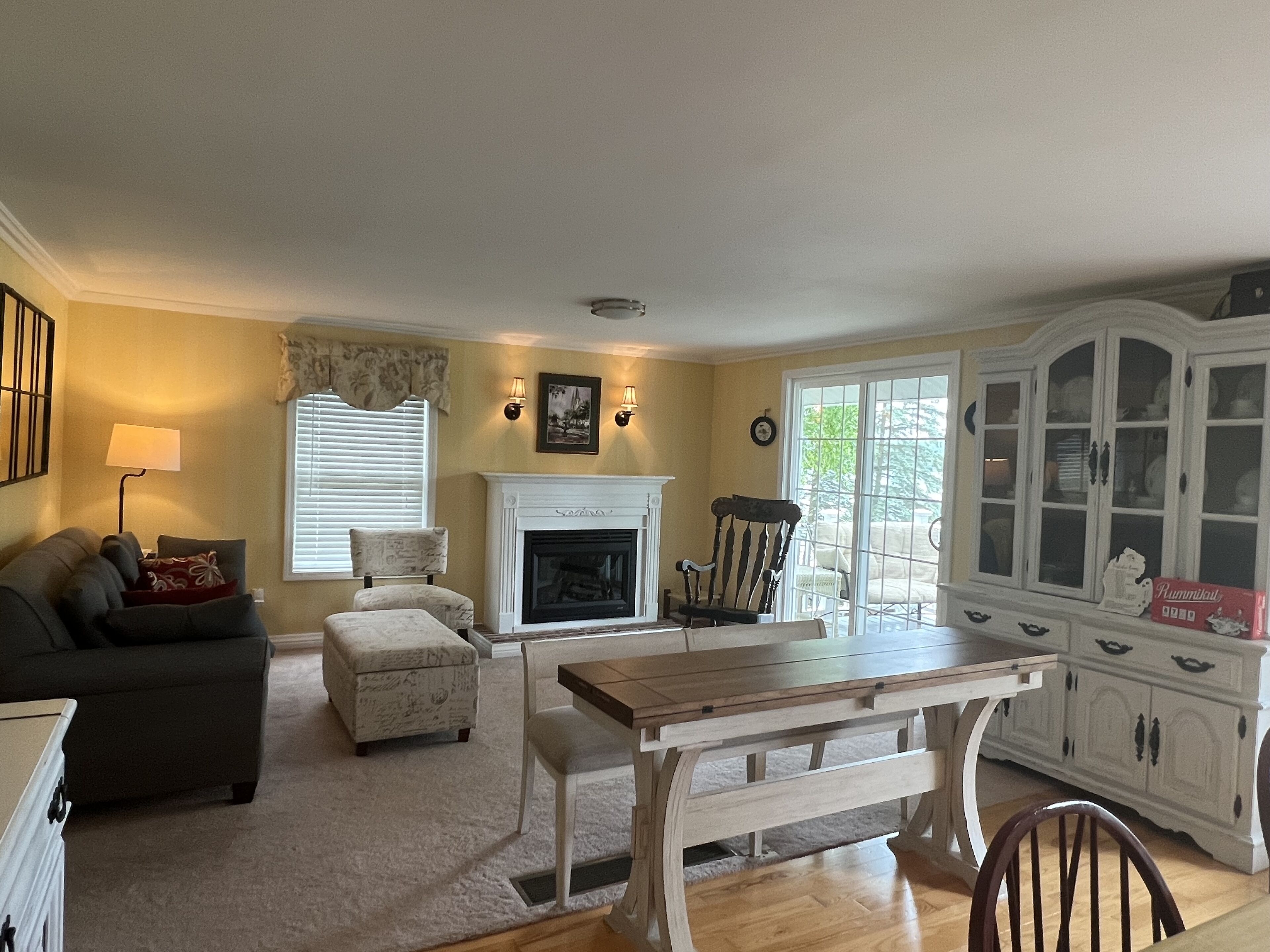 Perfect Family Vacation Spot on Lake includes 24-foot pontoon & Acorn Stairlift