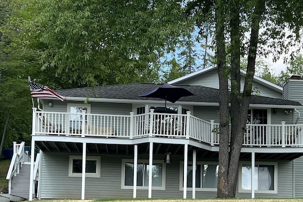 Your family will enjoy our home and 24-foot pontoon (included in rental price).
