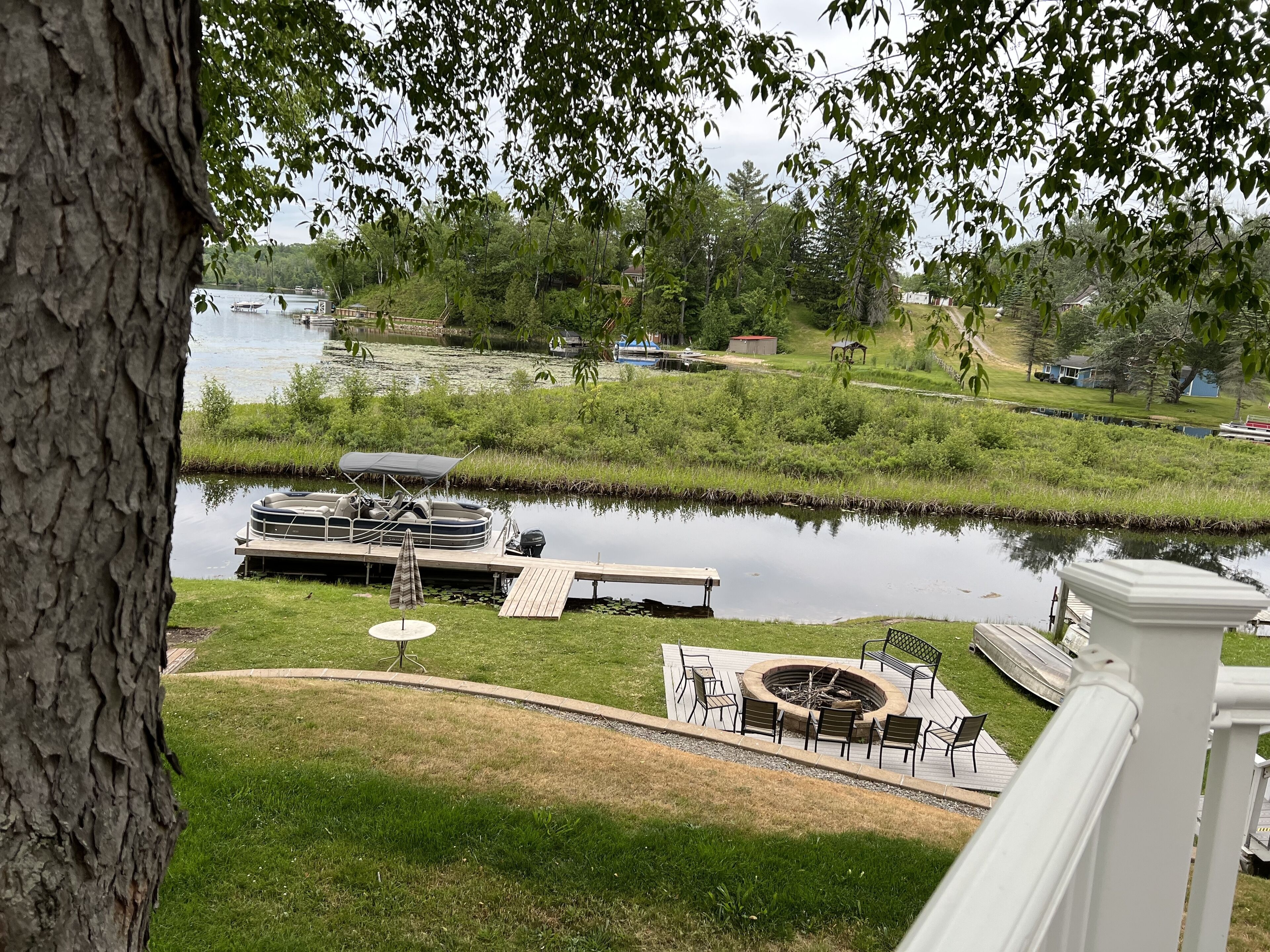 Large firepit with chairs, firewood, pie cookers, marshmallow forks supplied. 