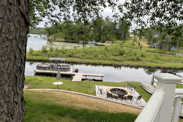 Large firepit with chairs, firewood, pie cookers, marshmallow forks supplied.
