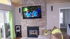 Smart-TV, peis, DVD-spiller og filmbibliotek