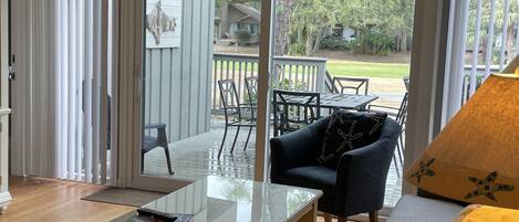 Smart TV, reproductor de DVD y libros