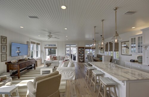 Luxury AMI Home - Heated Pool & Spa - Steps to Beach - Ocean Views