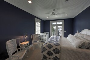 5 bedrooms, iron/ironing board, WiFi, bed sheets