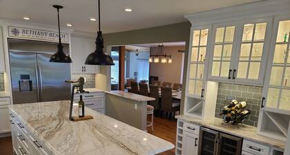 Luxurious Ocean Block Retreat in Gated N. Bethany Community with Private Beach