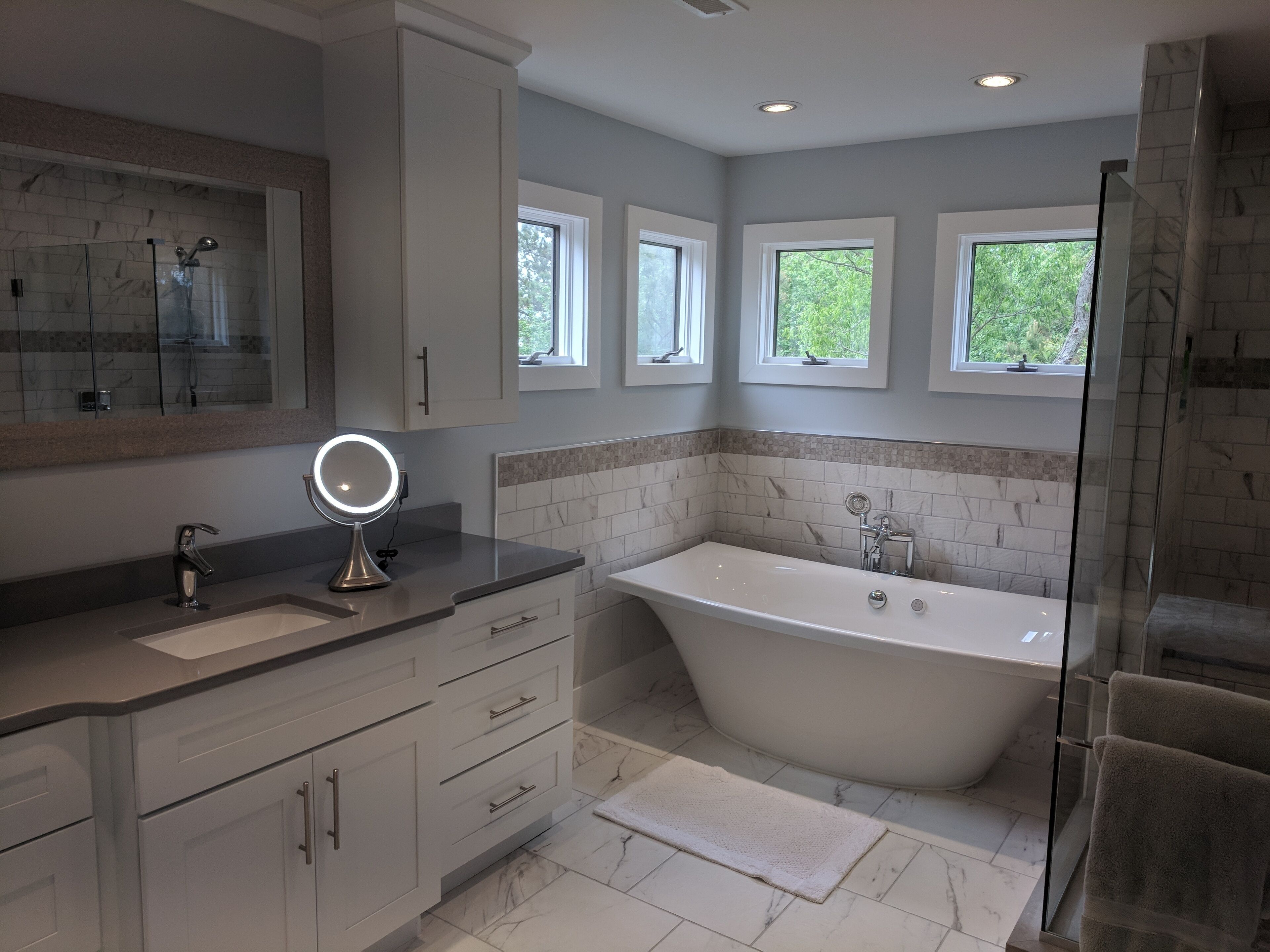 Master Bathroom Bubble Massage Tub & Large Shower