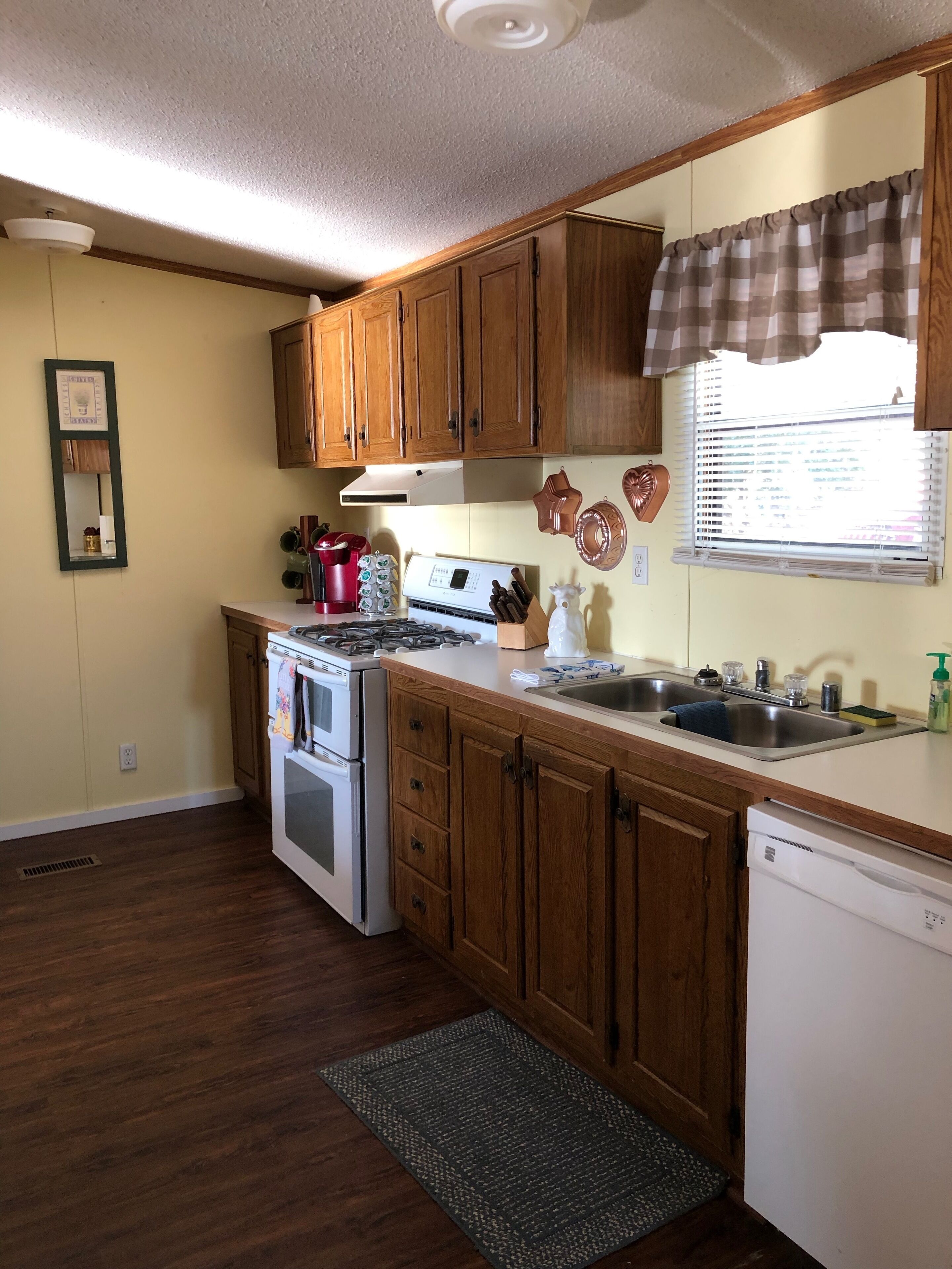 3BR/2BA Lake Front Property For Rent With Lake Dock, RV & Boat Charging Stations