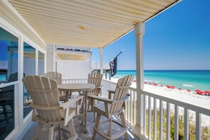 Outdoor dining - Private Beach! Beachfront! Stairs to beach, 4 Chair 2 Umbrella setup March-Oct. (Seagrove Beach)