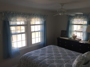 4 bedrooms, iron/ironing board, Internet - Newly Deco4BR Lavallette Home, Sleeps 8, In/OSShowers, A/C, WiFi, W/D, 8 BchTags (Lavallette)