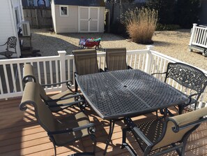 Outdoor dining - Newly Deco4BR Lavallette Home, Sleeps 8, In/OSShowers, A/C, WiFi, W/D, 8 BchTags (Lavallette)