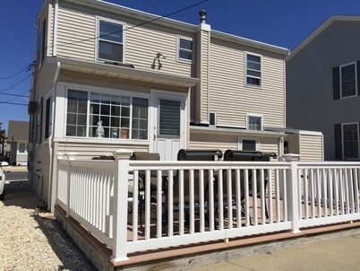 Newly Deco4BR Lavallette Home, Sleeps 8, In/OSShowers, A/C, WiFi, W/D, 8 BchTags