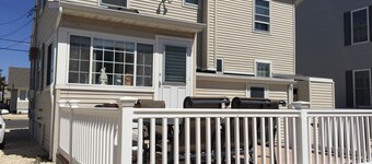 Newly Deco4BR Lavallette Home, Sleeps 8, In/OSShowers, A/C, WiFi, W/D, 8 BchTags