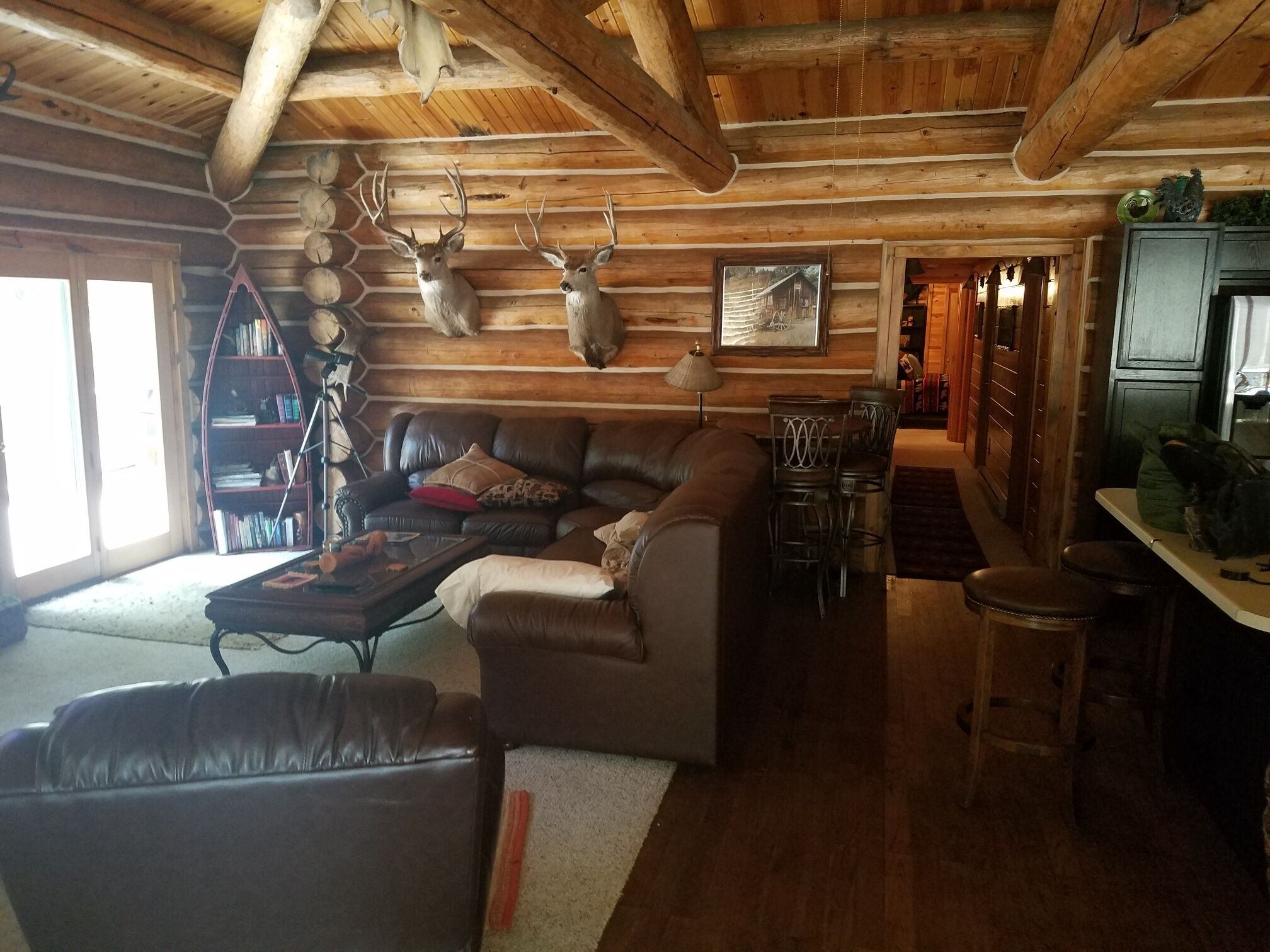 Log Home with HUGE deck and riverfront access! Near set of YELLOWSTONE :)