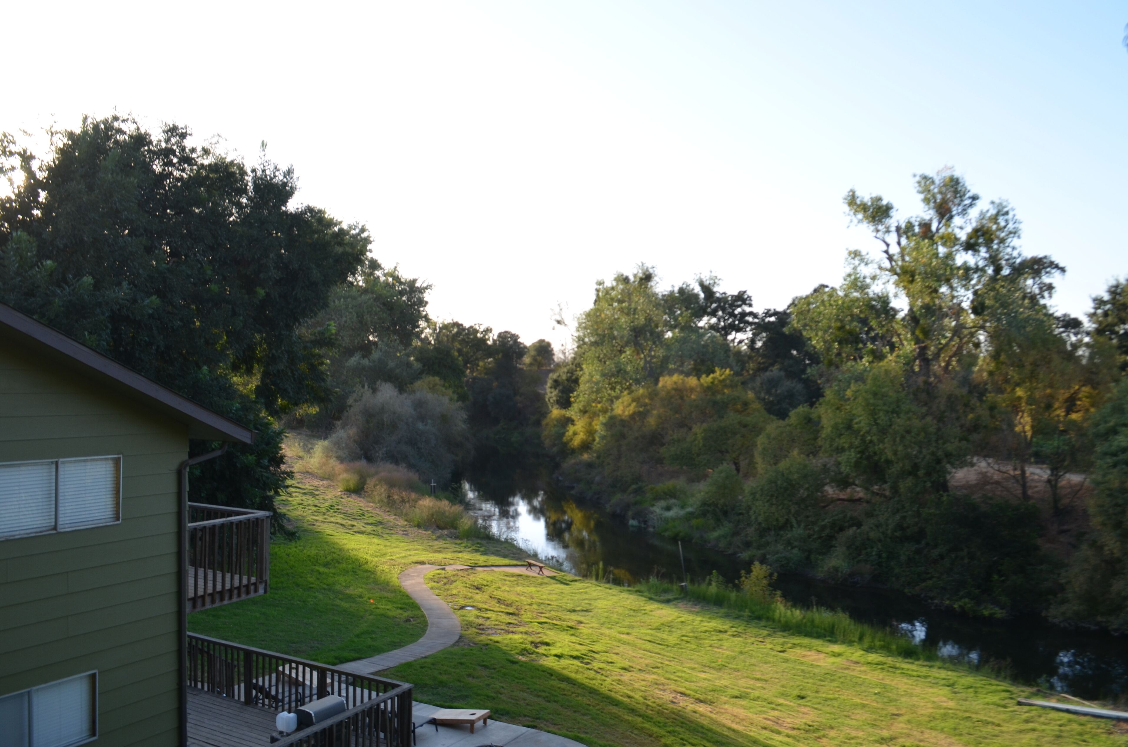 Beautiful riverfront, family friendly home minutes from Lodi - no pets/smoking