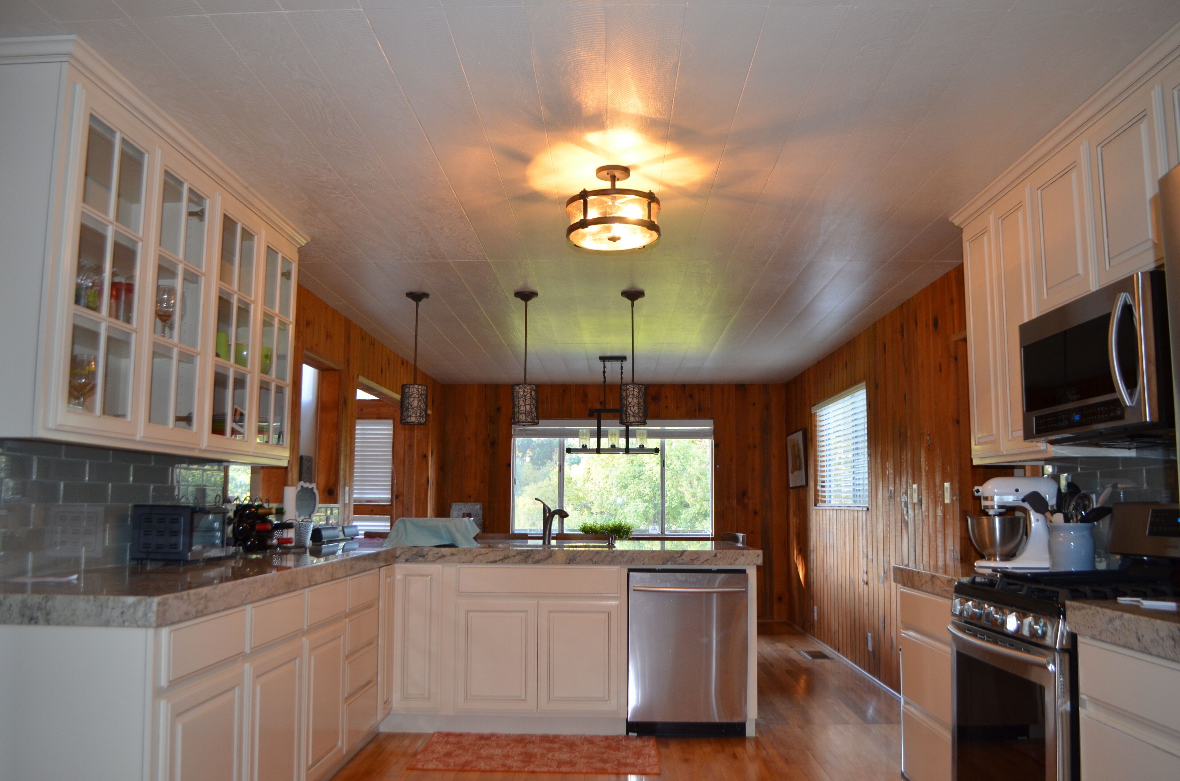 Beautiful riverfront, family friendly home minutes from Lodi - no pets/smoking