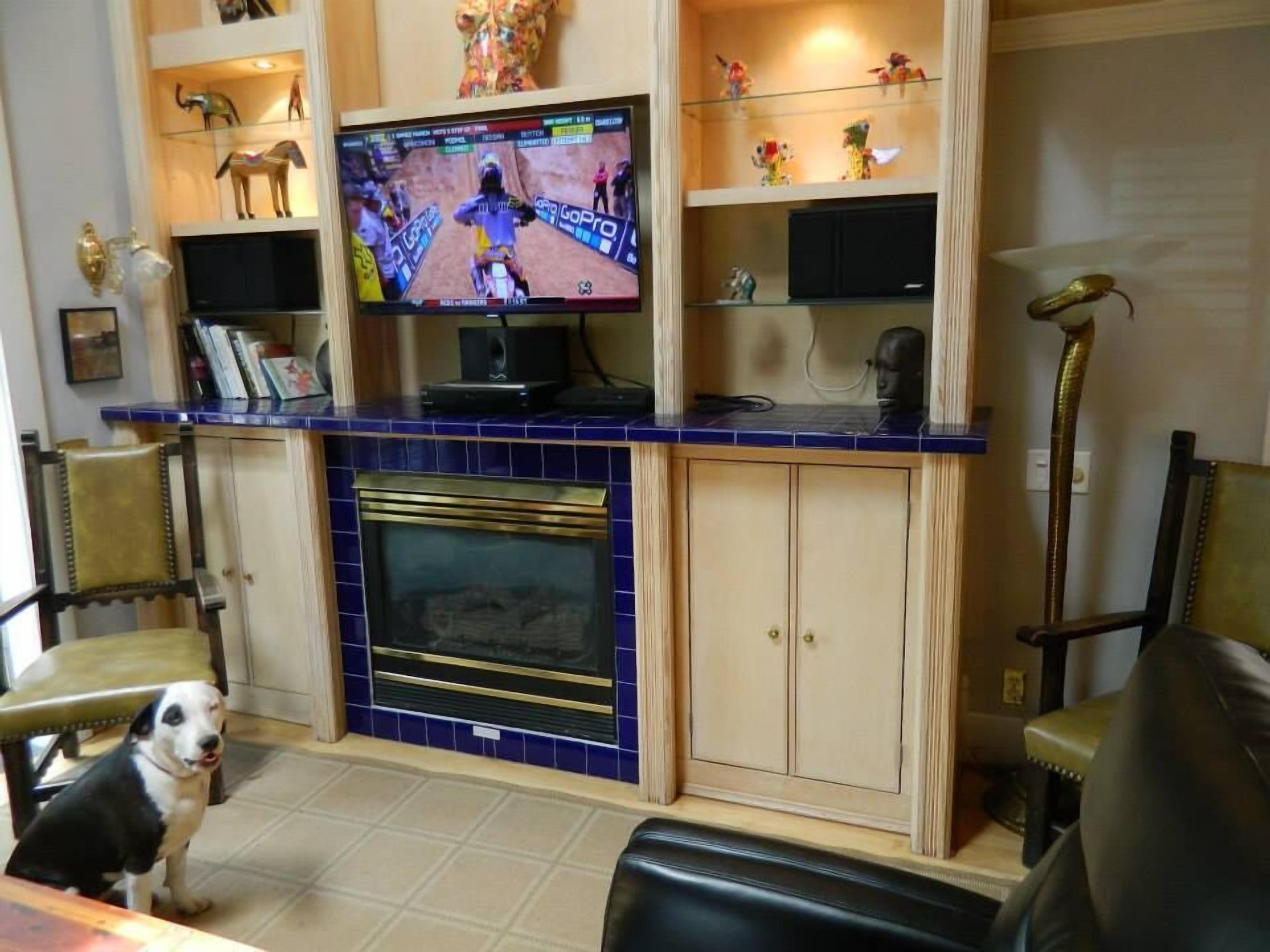 FAMOUS LICENSE PLATE HOUSE - Best location in town!