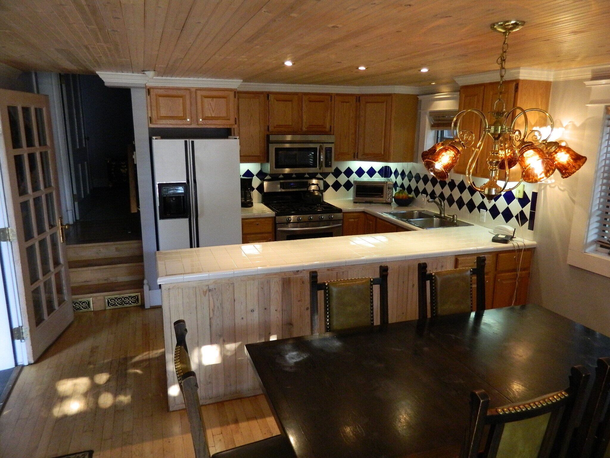 FAMOUS LICENSE PLATE HOUSE - Best location in town!