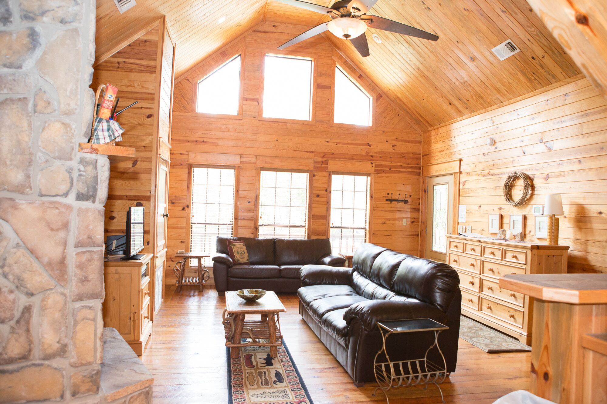 Sleeps 4-7, Family Friendly, Easy Access, Wooded setting.