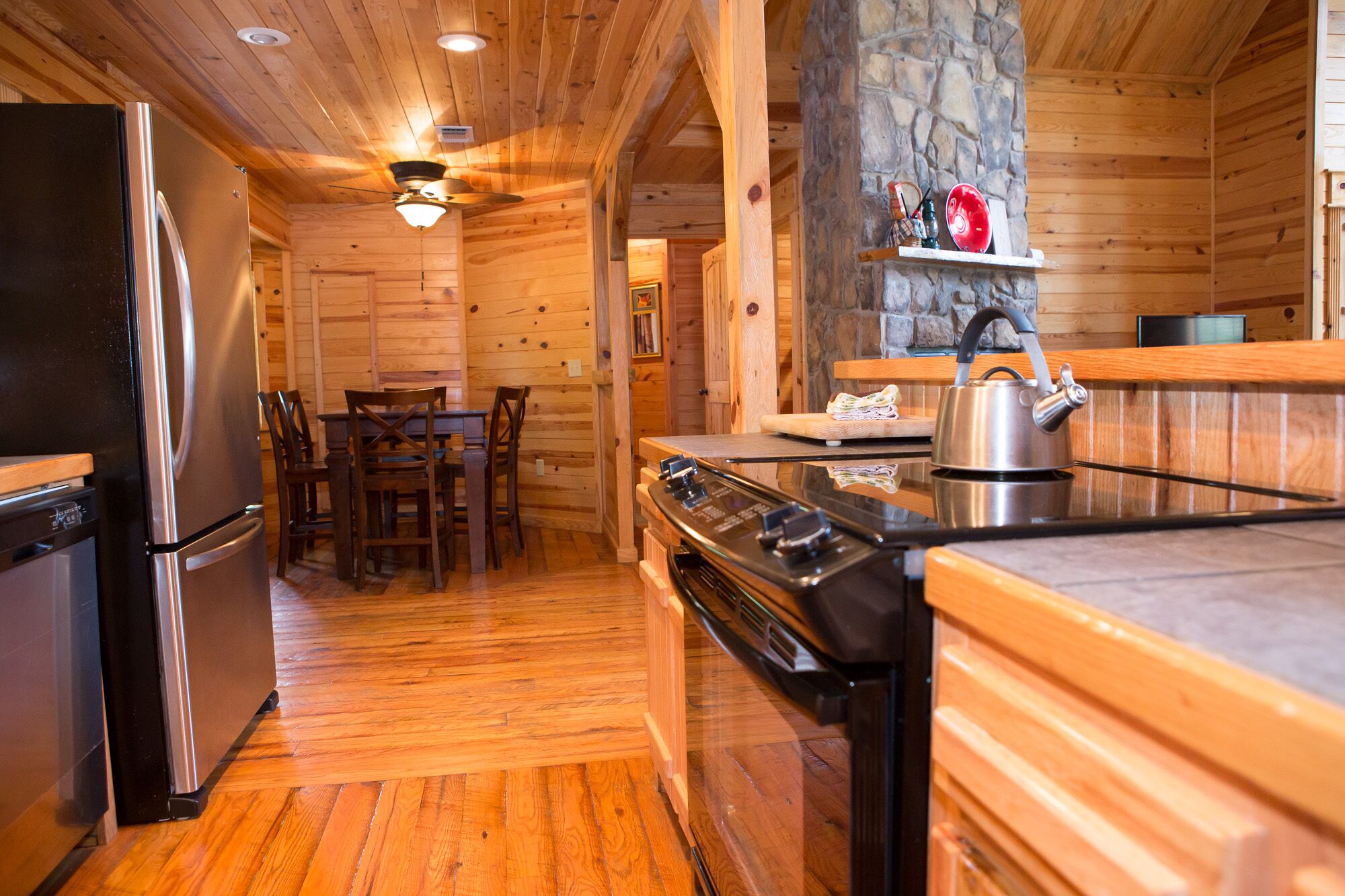 Sleeps 4-7, Family Friendly, Easy Access, Wooded setting.